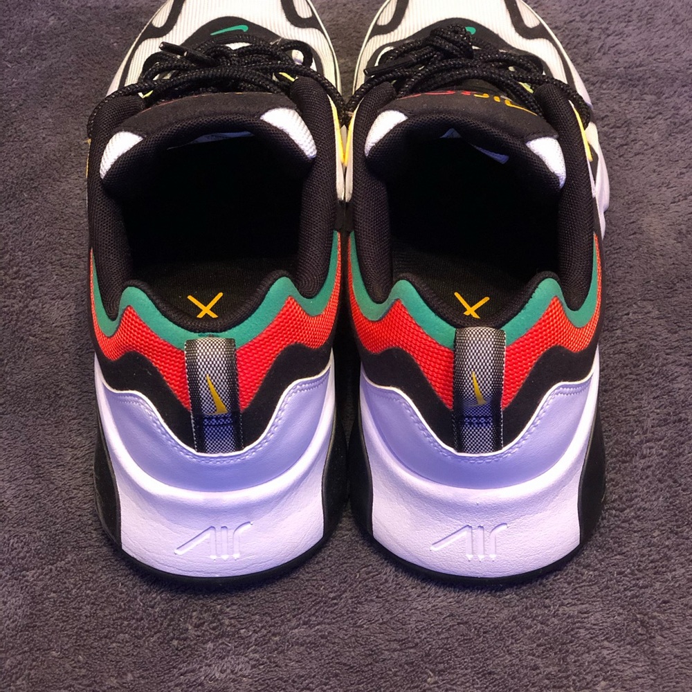 Sneakers - Picture 3 of 6